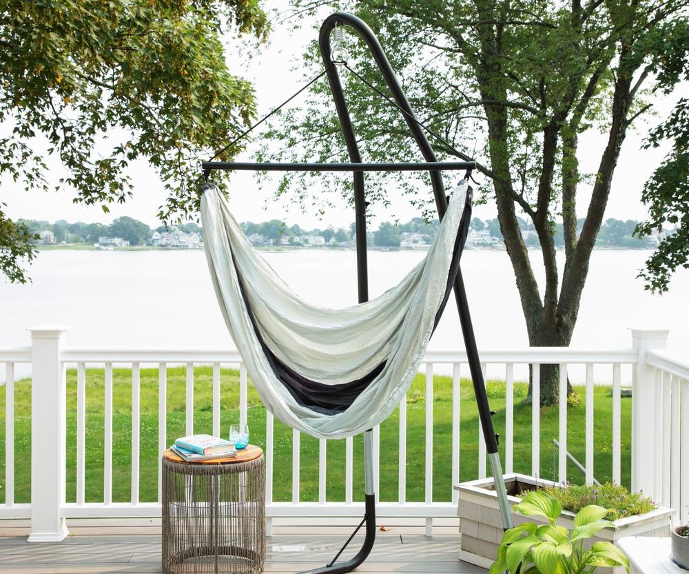 outdoor swinging chair