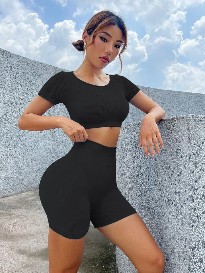 Quick-drying Breathable Seamless Yoga Set Fitness Suit Sports Yoga Short Sleeves and Peach Hip Yoga Pants Shorts